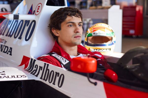 Senna foto crítica.
