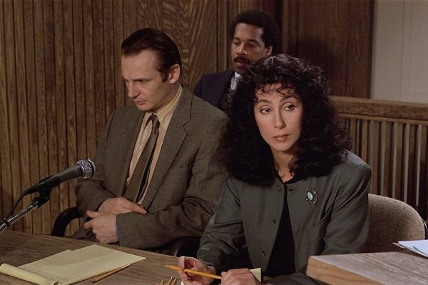 Sospechoso foto crítica.