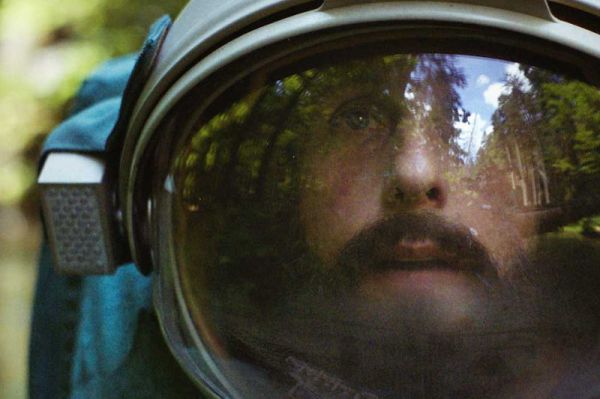 El astronauta foto crítica.