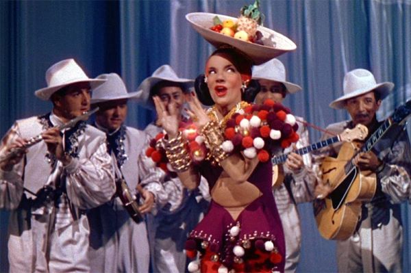 Toda la banda está aquí foto crítica.