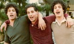Tres idénticos desconocidos