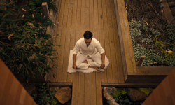 Twisted Yoga: Desenmascarando al gurú