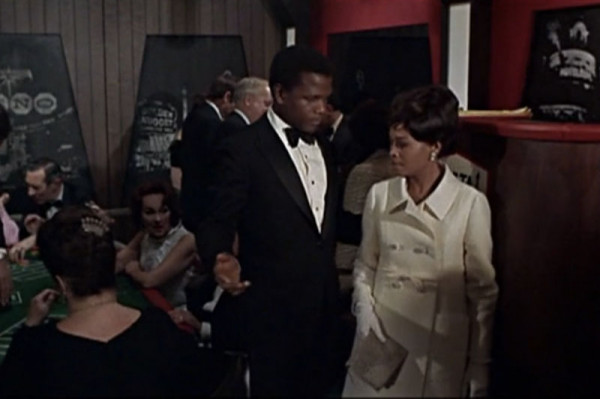 Un hombre para Ivy foto crítica.