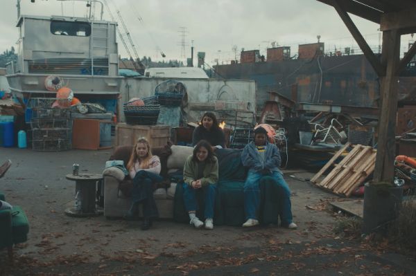 Under the Bridge: El asesinato de Reena Virk foto crítica.