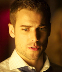 Dustin Milligan