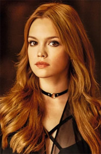 Emilia Schüle