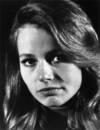Eva Renzi