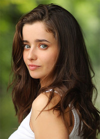 Holly Earl