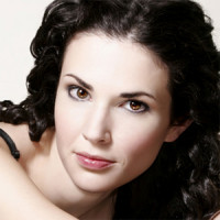 Laura Mennell
