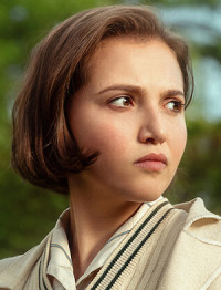 Mia McKenna-Bruce