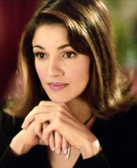 Nadia Farès