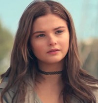 Stefanie Scott