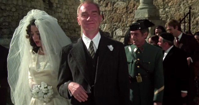 Bruja, más que bruja